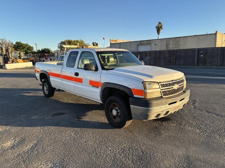 2005-chevrolet-2500-image-2
