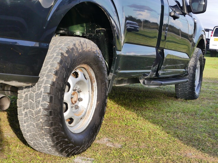 2021-ford-f150-xl-image-5