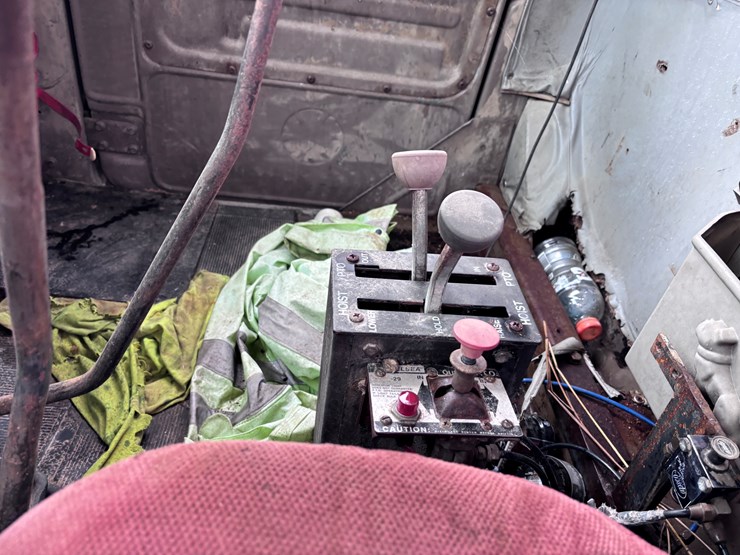 mack-r686st-image-12