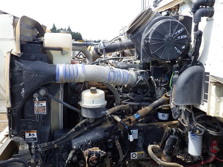 2016-peterbilt-348-image-24