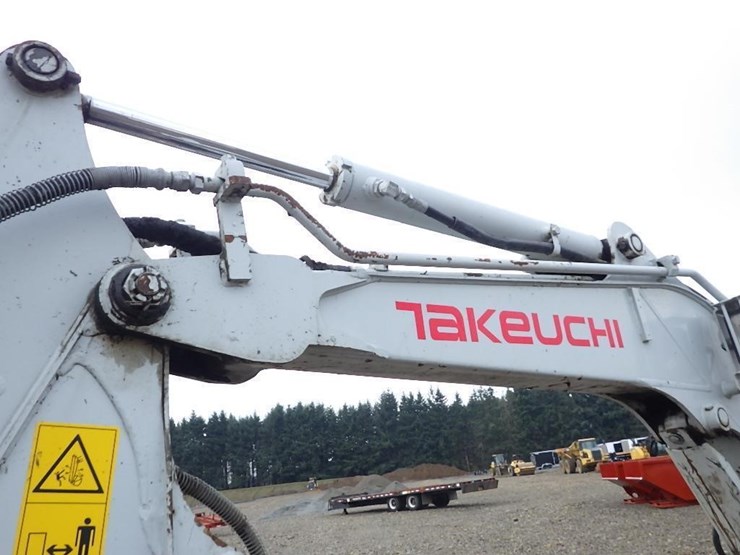 2016-takeuchi-tb230-image-12