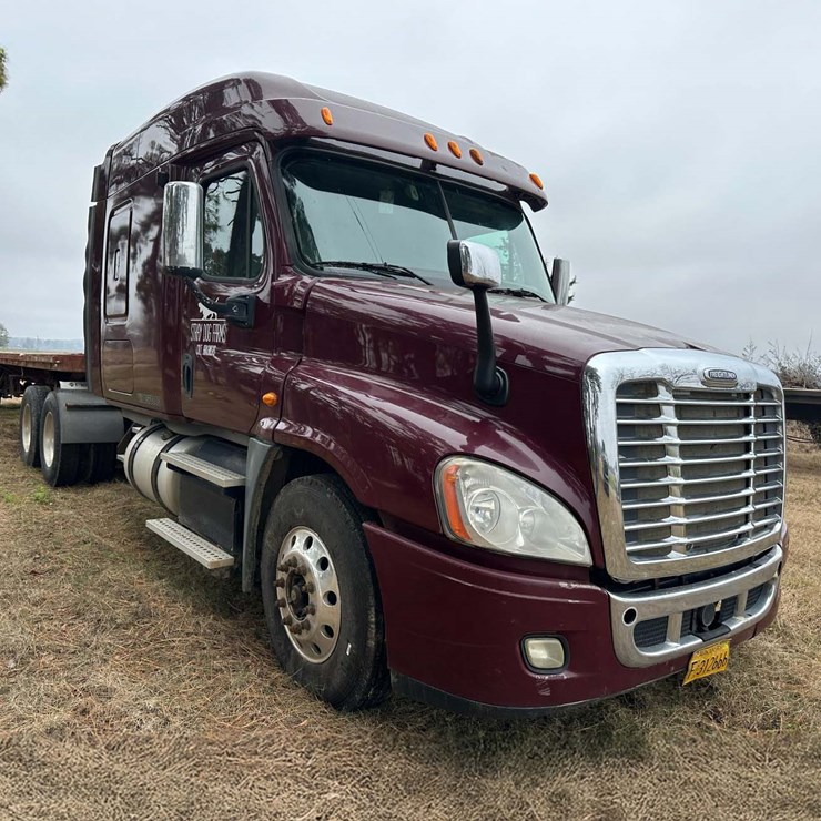 2013 FREIGHTLINER CASCADIA 113