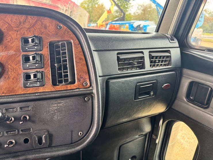 2003-peterbilt-379-image-26