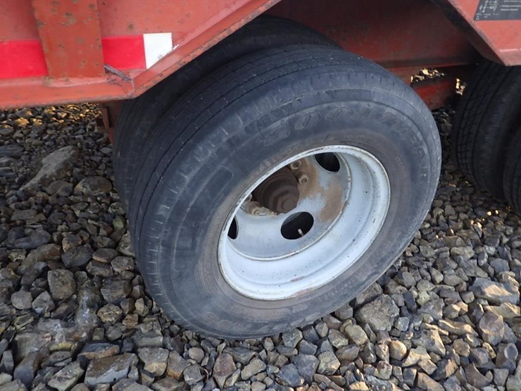 charles-machine-works-23'-t/a-dove-tail-trailer-image-15