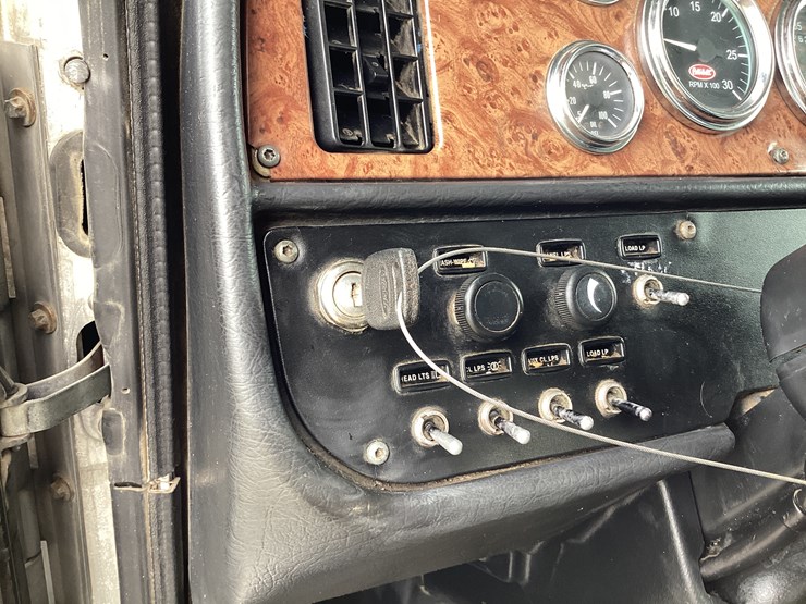 peterbilt-379-image-28