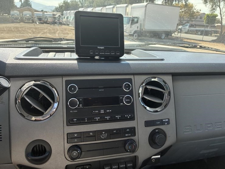 2015-ford-f550-xlt-image-17