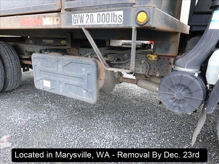 2017-isuzu-nrr-image-24