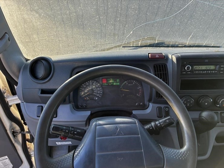 2012-mitsubishi-box-truck-image-14