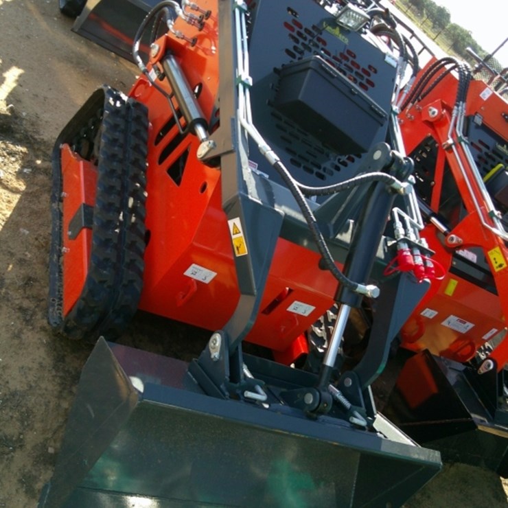 LANDHERO LDHT460 MINI SKID STEER- SOME DAMAGE