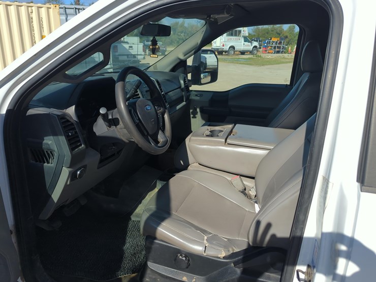 ford-f550-xl-image-13