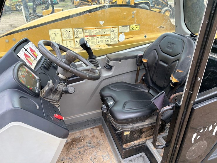 2019-caterpillar-tl1255-image-14