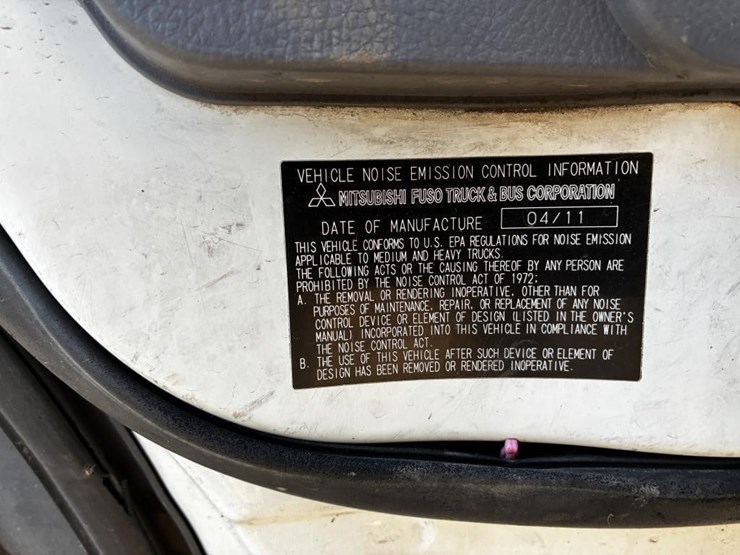 2012-mitsubishi-box-truck-image-18