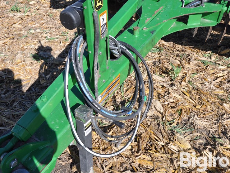 2011-john-deere-2310-image-10