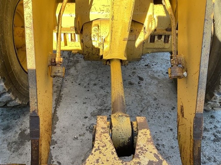 1995-caterpillar-928f-image-11