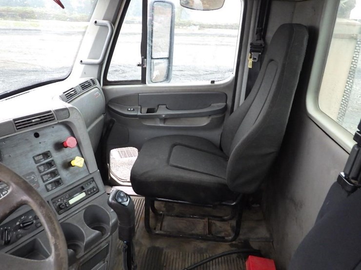 2005-freightliner-columbia-t/a-truck-tractor-image-23