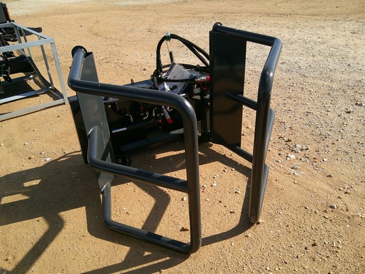wolverine-hyd-bale-squeeze-f/-skid-steer-image-1