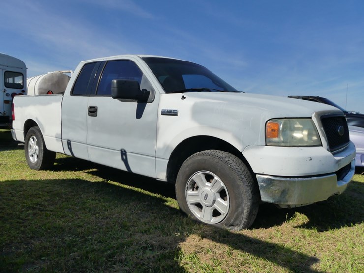 2004-ford-f150-xlt-image-1