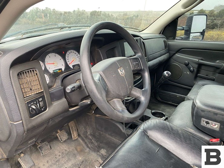 2005-dodge-ram-2500-image-32