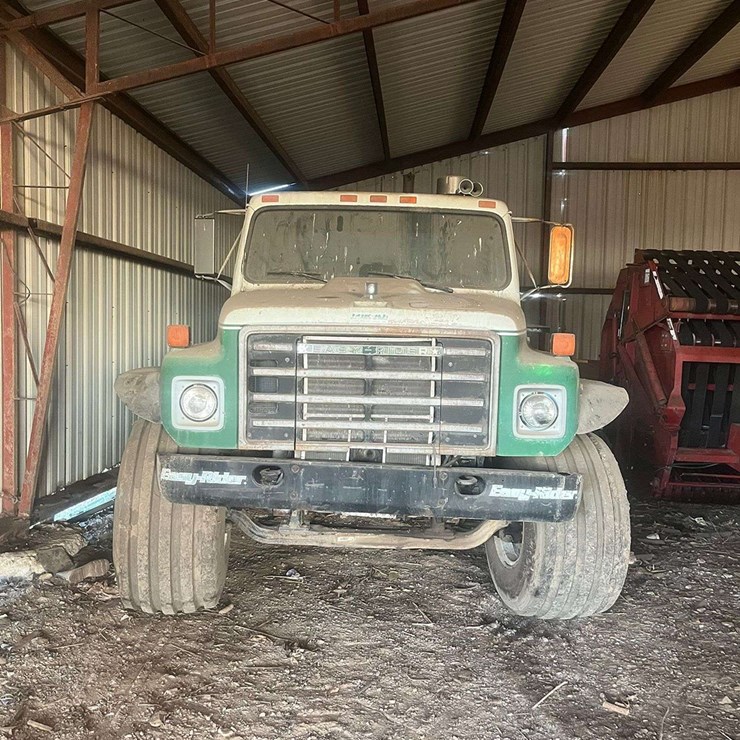 International Loral spreader truck with NewLeader bed