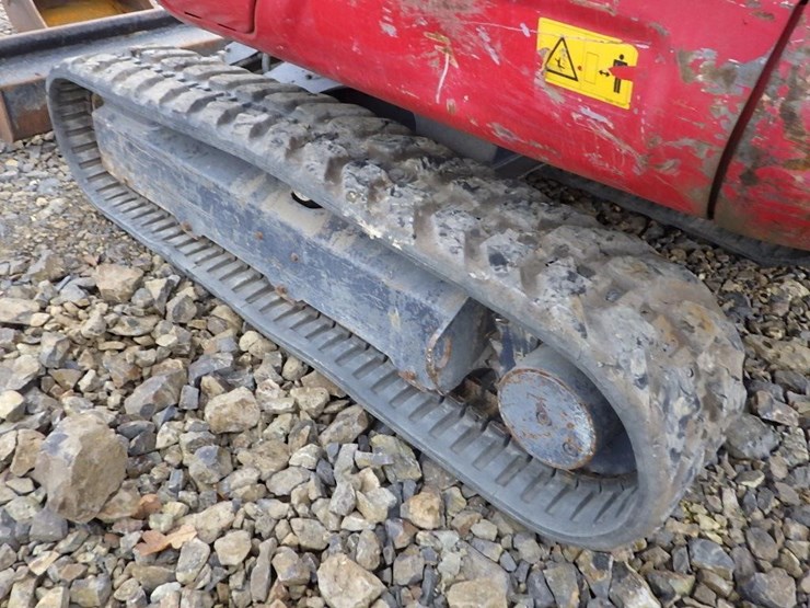 2016-takeuchi-tb230-image-33