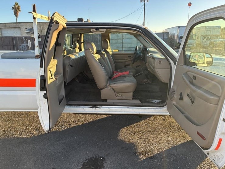 2005-chevrolet-2500-image-9