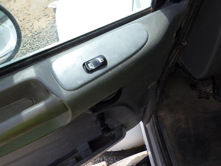 2016-peterbilt-348-image-29