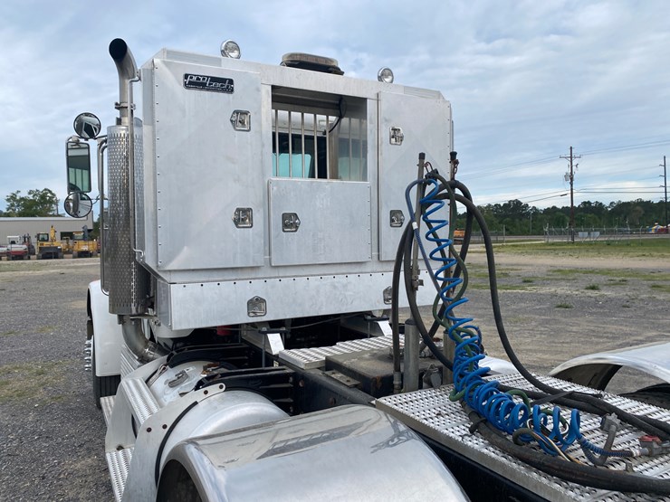 peterbilt-379-image-34