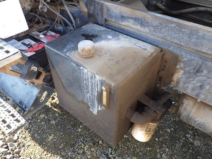 1997-ford-l8513-image-13