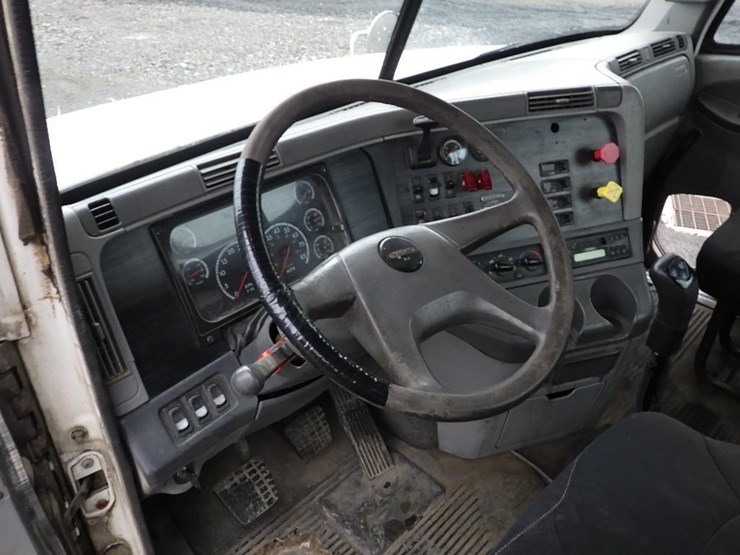 2005-freightliner-columbia-t/a-truck-tractor-image-22