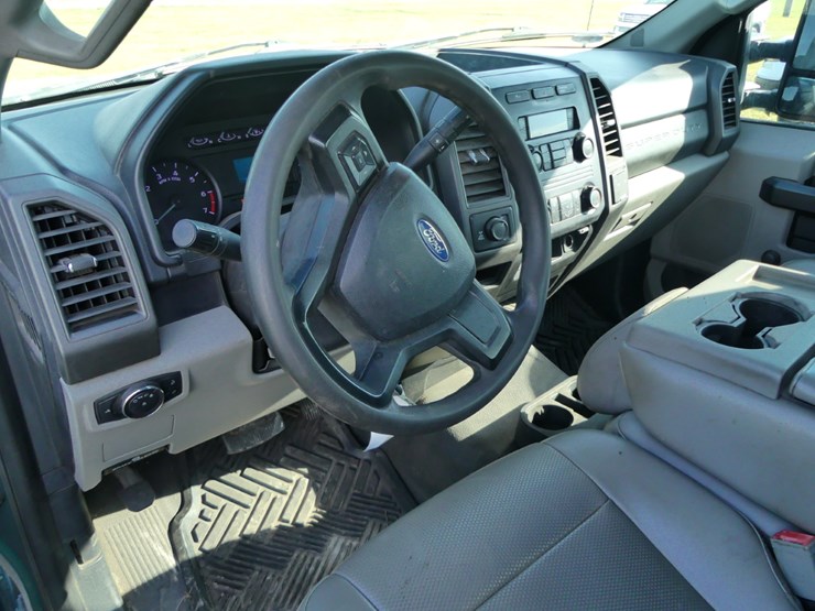 2019-ford-f250-xl-image-10