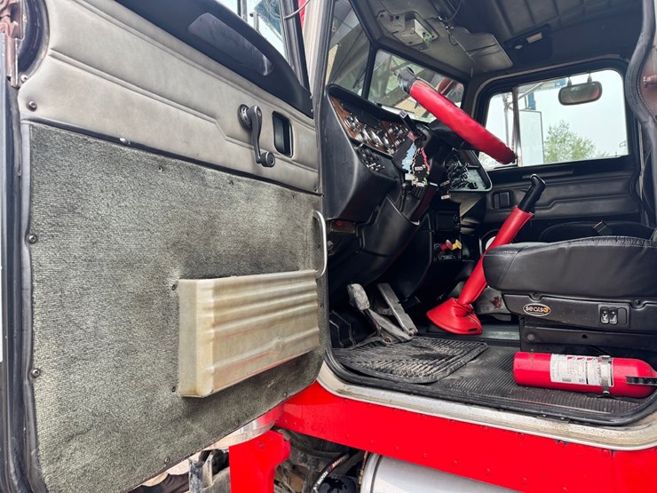 2003-peterbilt-379-image-19