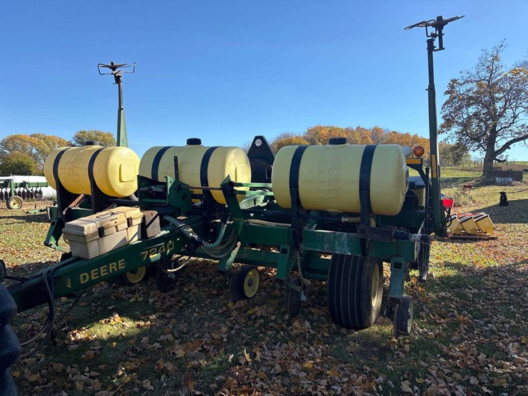 john-deere-7240-image-8