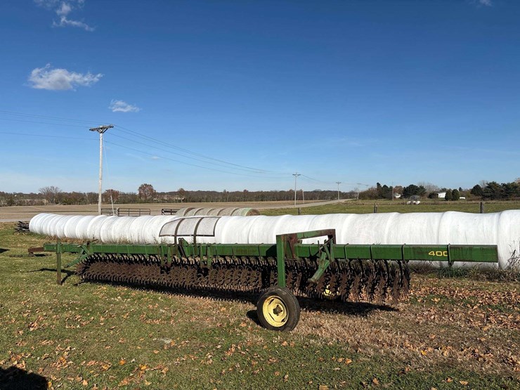 john-deere-400-image-1