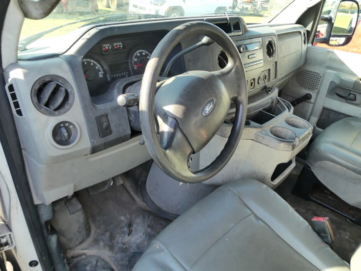 2011-ford-e450-image-13