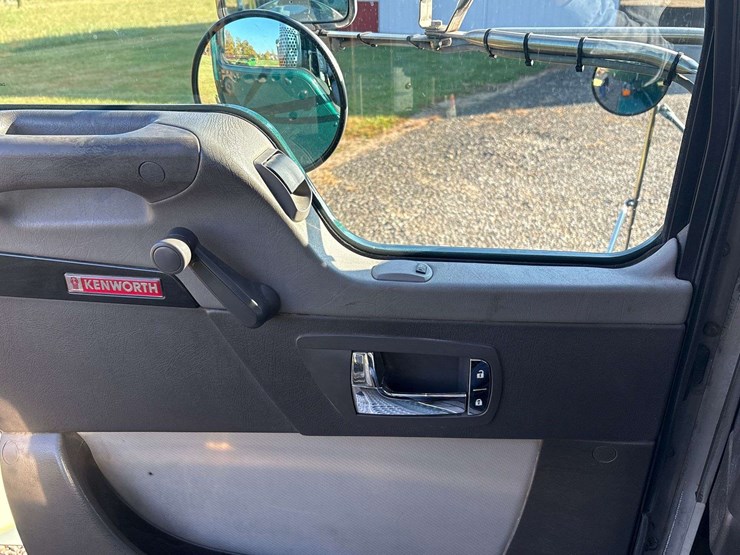 2014-kenworth-t800-image-11