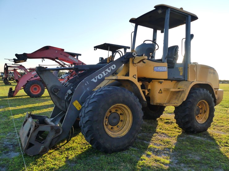 2015-volvo-l30gs-image-2