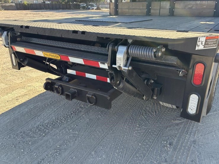 ford-f650-xlt-image-5