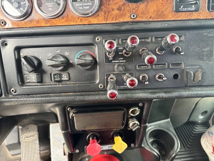 2003-peterbilt-379-image-24