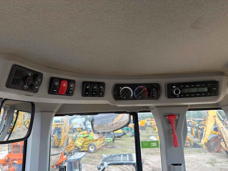 caterpillar-930-image-18