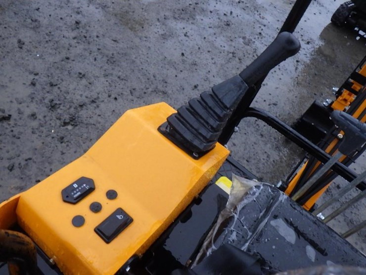 2025-vicsec-15-y-hydraulic-excavator-image-23