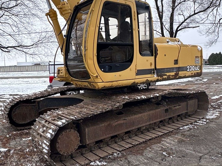 deere-230-lc-image-30