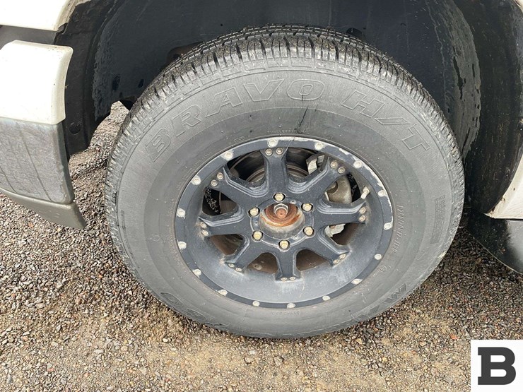 2004-chevrolet-suburban-image-10