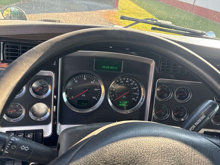 2014-kenworth-t800-image-8