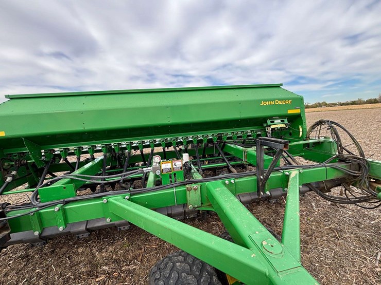 john-deere-1590-image-28
