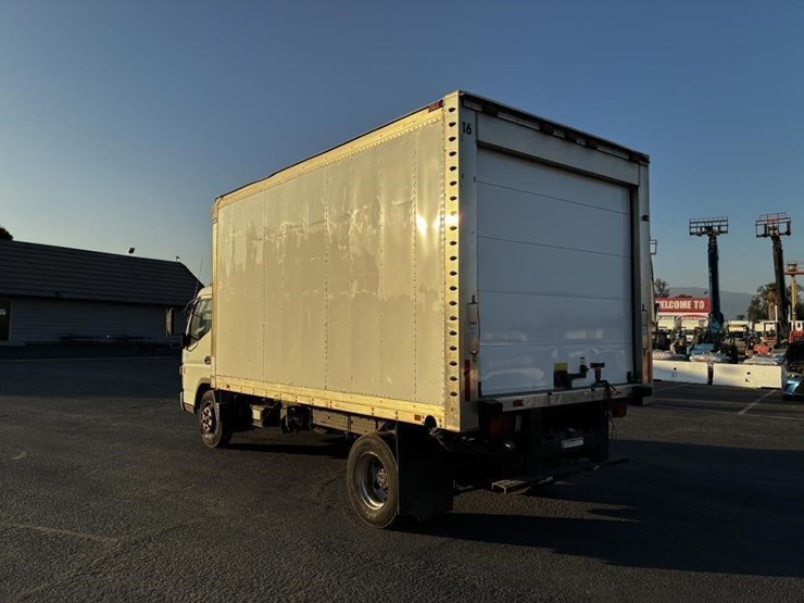 2012-mitsubishi-box-truck-image-4