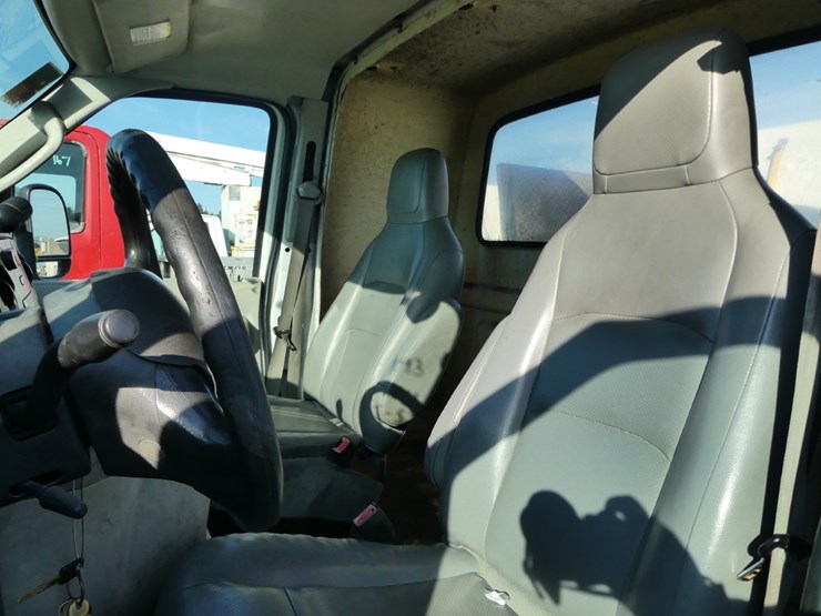 2011-ford-e450-image-10