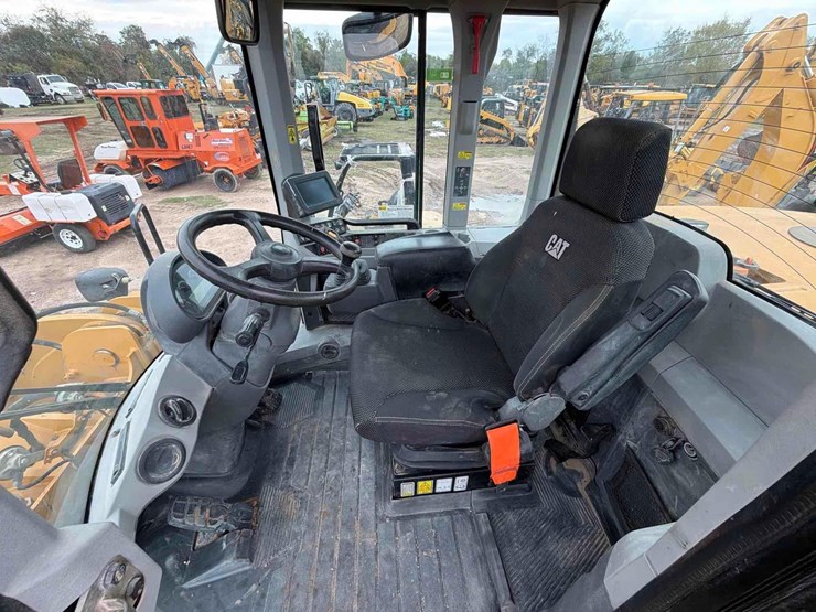 caterpillar-930-image-16