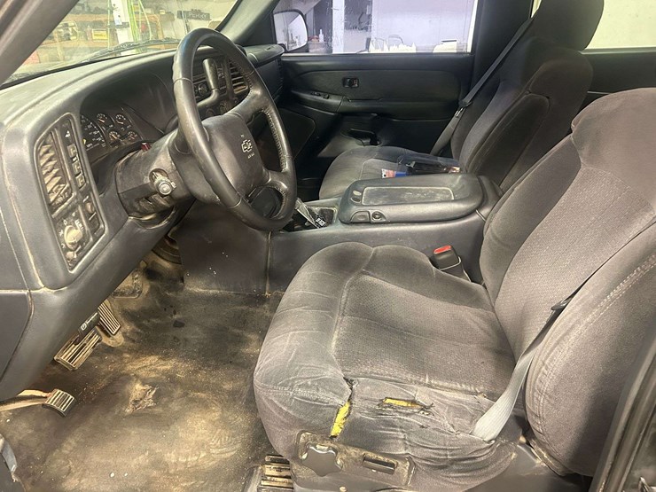 2001-chevrolet-2500-image-17