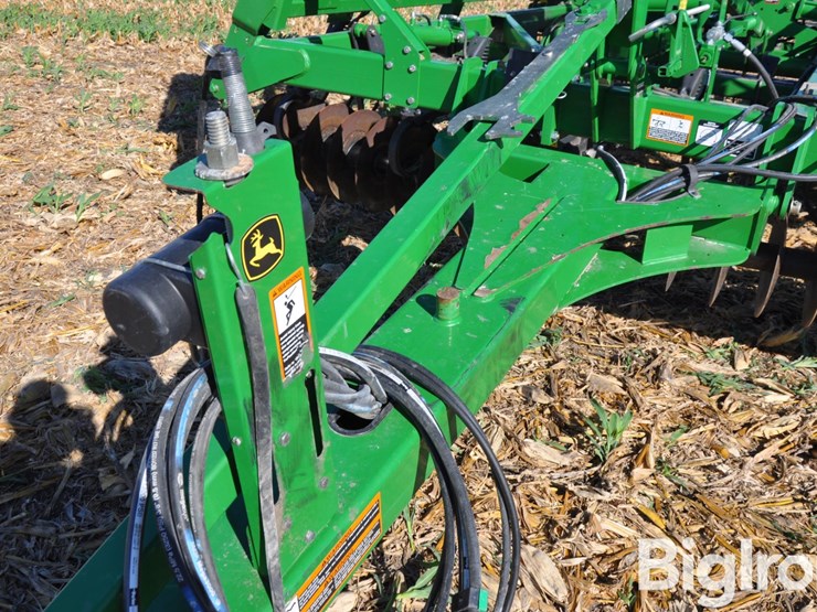 2011-john-deere-2310-image-11