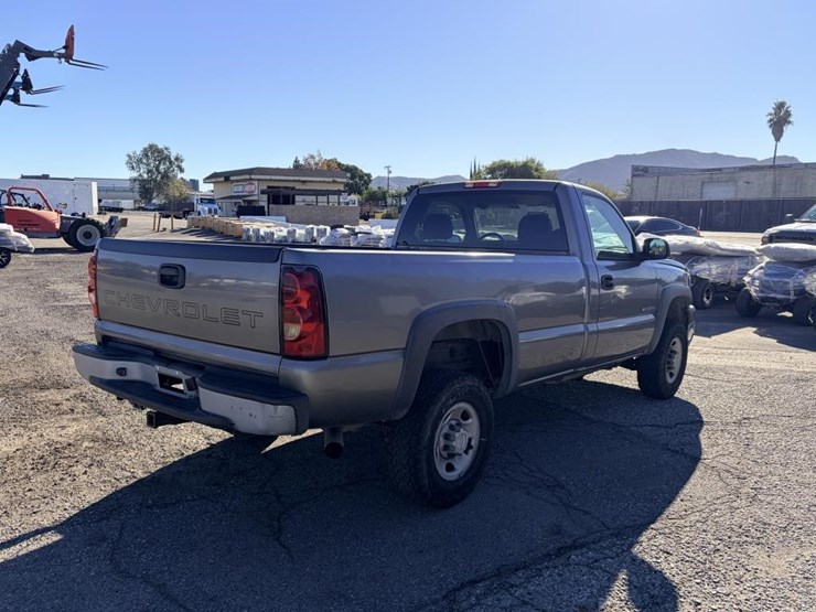 chevrolet-silverado-2500-image-3